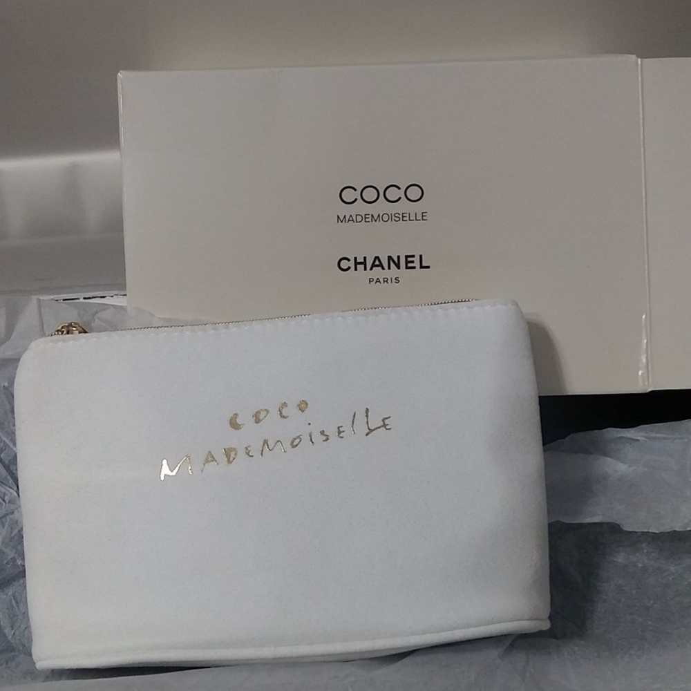 COPY - Chanel makeup bag